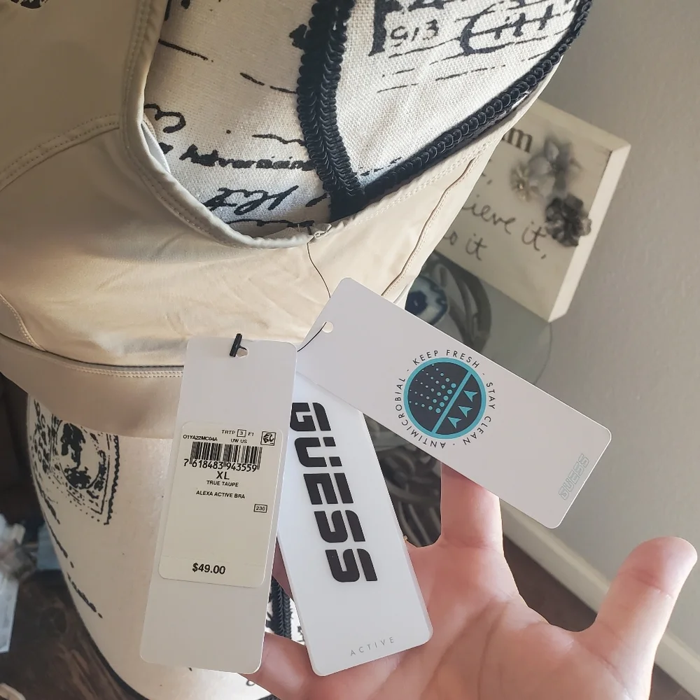 🏃♀️NWT Guess Women's Alexa Open Back Fitness Sports Bra🏃♀️❤️ - Picture 4 of 5